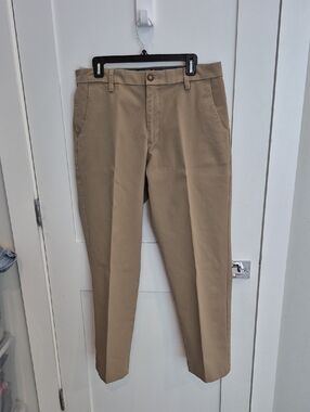 Dockers Men’s -  Classic Workday Khaki - Beige -- 34x30
